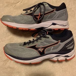 Like New, Mizuno women's Wave Rider, sz 8.5